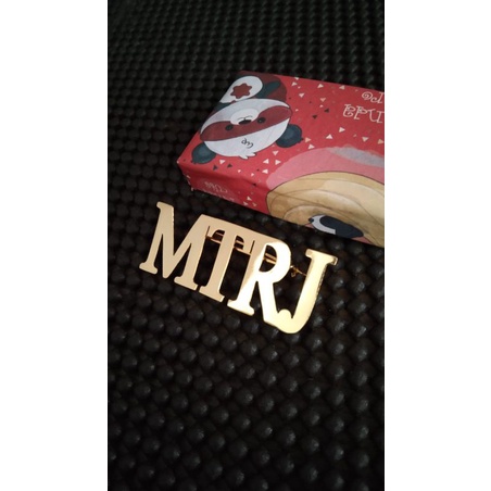 BROS NAMA SENDIRI LAPIS EMAS BROSS NAMA SENDIRI LAPIS EMAS BROS HIJAB