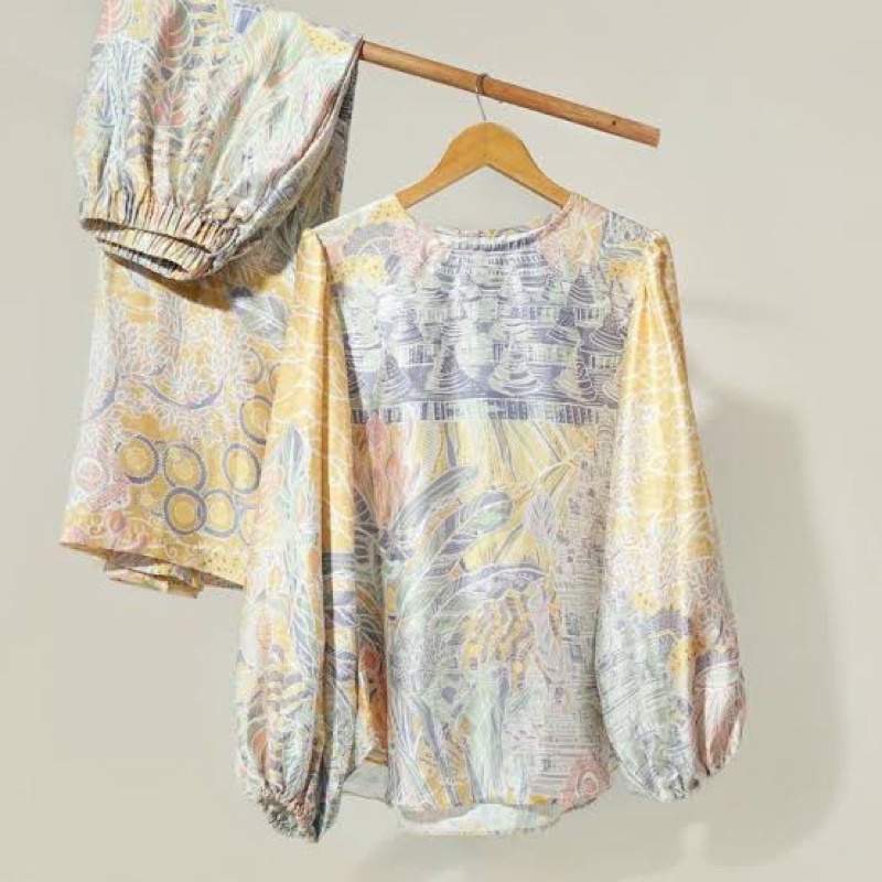 sarah set Vone x Buttonscarves