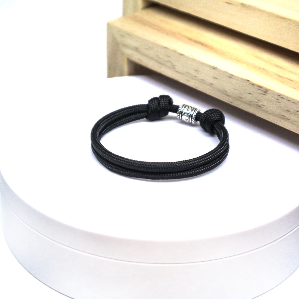 Gelang Tali Paracord 550 4mm Simple Knot Black Solid Style Classy Simply Spacer Metal Adjustable Unisex