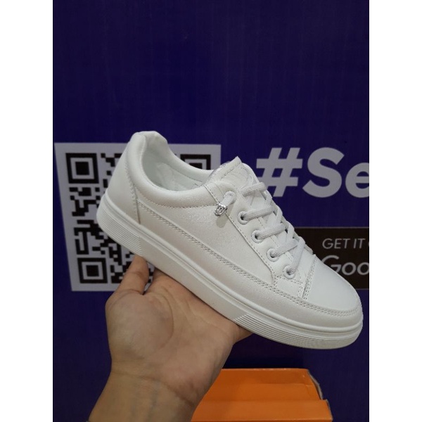 Ready Sepatu Sneakers Brand St Moritz