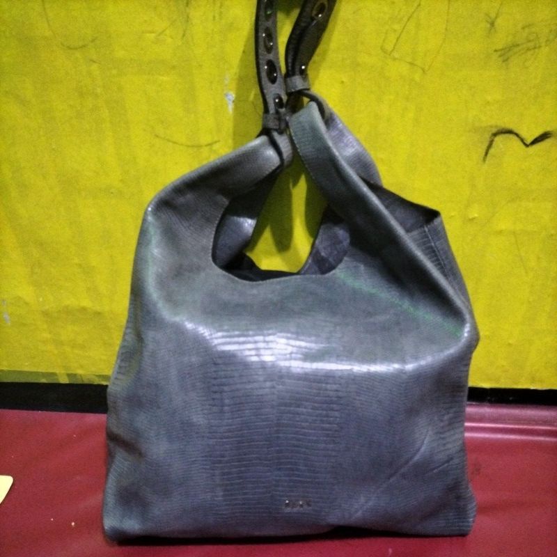 tas Tote solder full kulit asli brand daks
