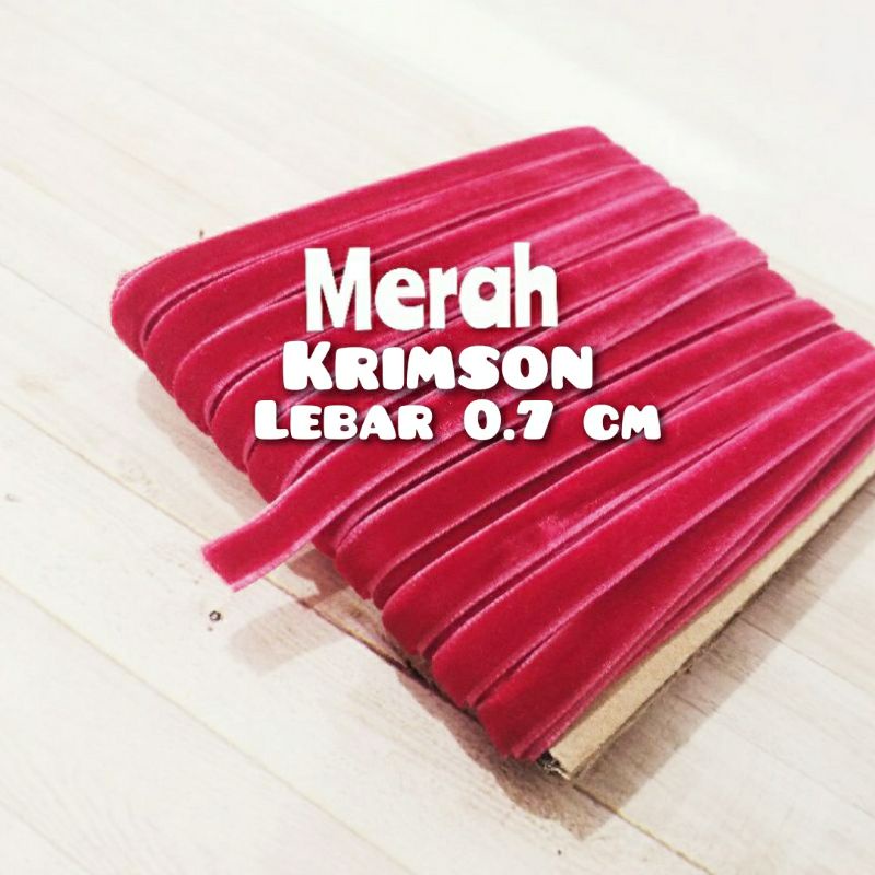 

per rol 15 meter,pita bludru/velvet warna merah krimson lebar 0.7 cm