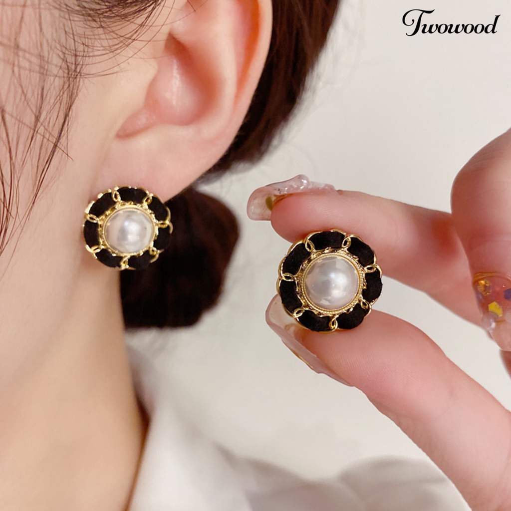 1 Pasang Anting Stud Desain Geometris Aksen Mutiara Tiruan Gaya Minimalis Elegan Untuk Wanita