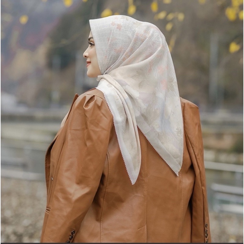 Iseltwald Series Snow Buttonscarves