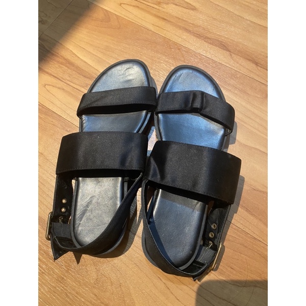 Preloved Charles & Keith Sandal Size 36 (24cm)