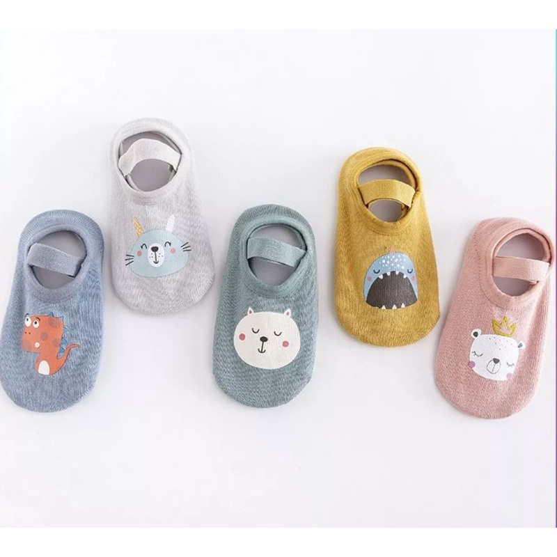 Kaos kaki anak bayi nyaman dipakai di lengkapi antislip