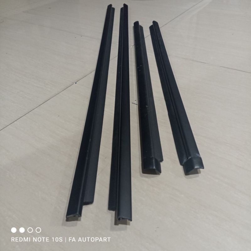 plipit pelipit kaca luar mobil Daihatsu sirion original