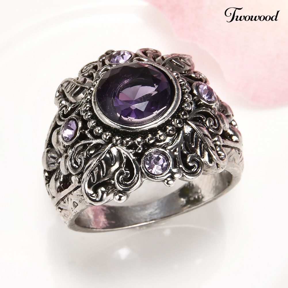 Cincin Jari Bentuk Bulat Motif Ukir Bunga Aksen Amethyst Imitasi Gaya Vintage Untuk Wanita