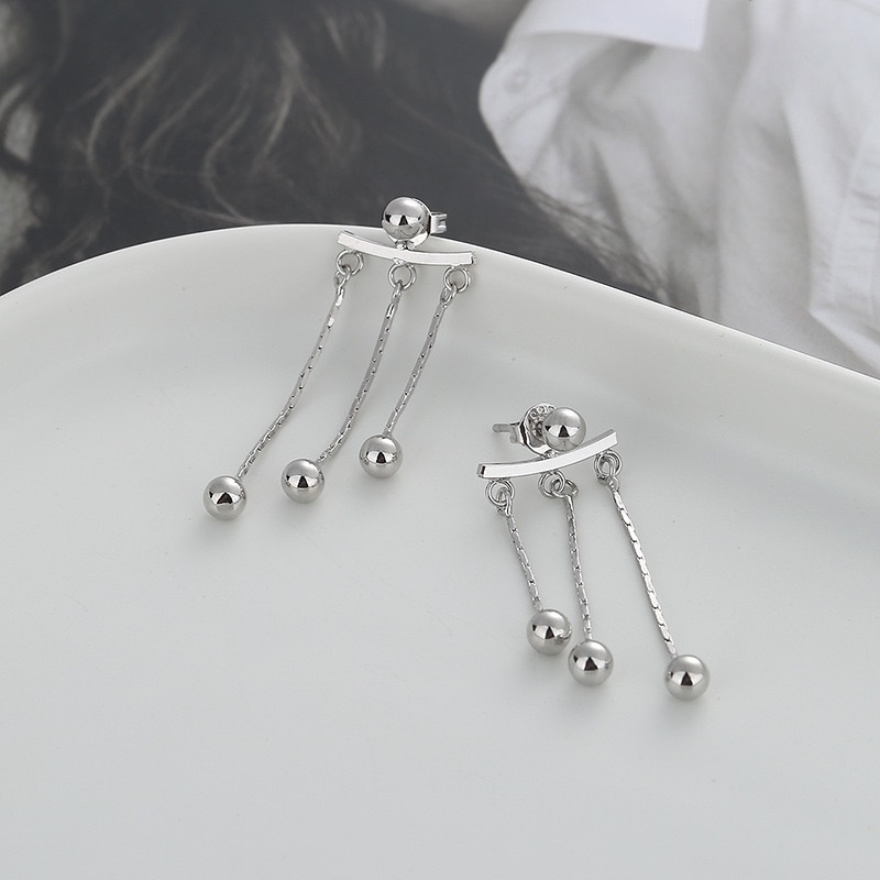 Anting Tusuk Gantung Wanita Bahan Metal Warna Silver Desain Bolarumbai Gaya Trendykeren Untuk Pesta