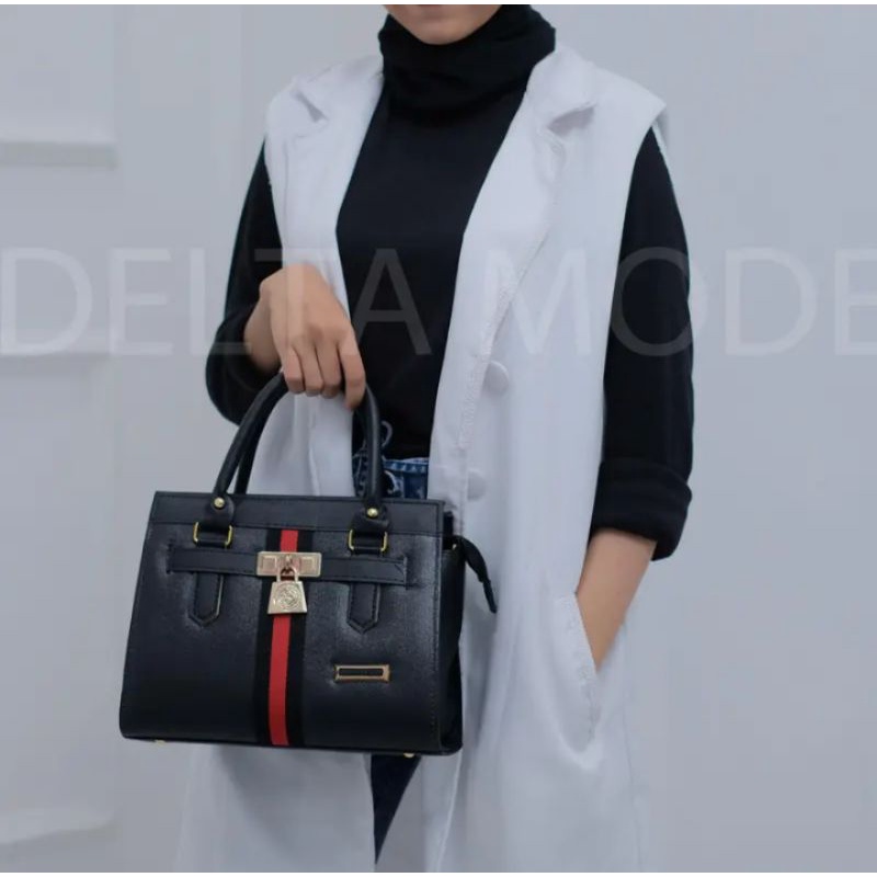 Tas selempang Charles&Keith