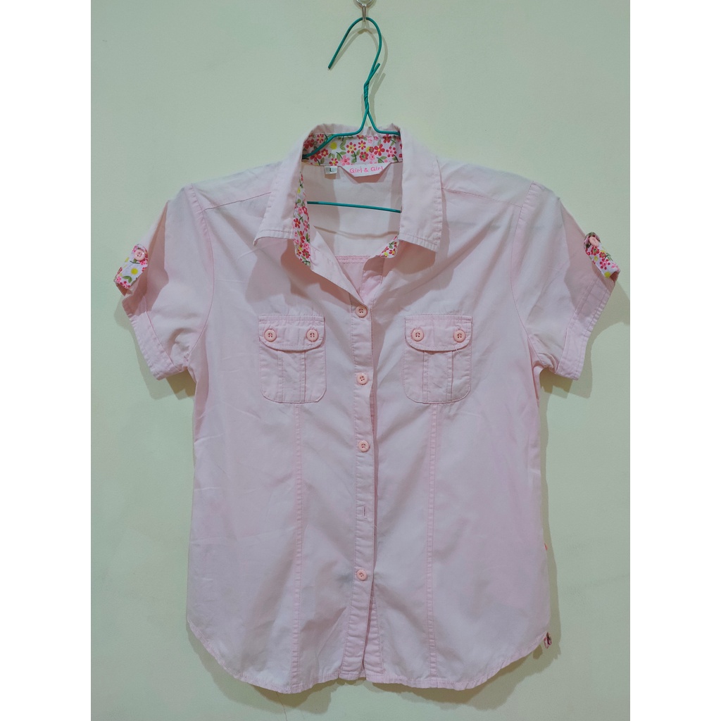 Preloved kemeja wanita lengan pendek warna pink muda
