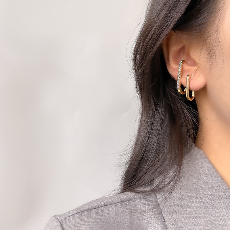 Anting Stud Bentuk U Warna Emas Aksen Kristal Gaya Korea Untuk Wanita