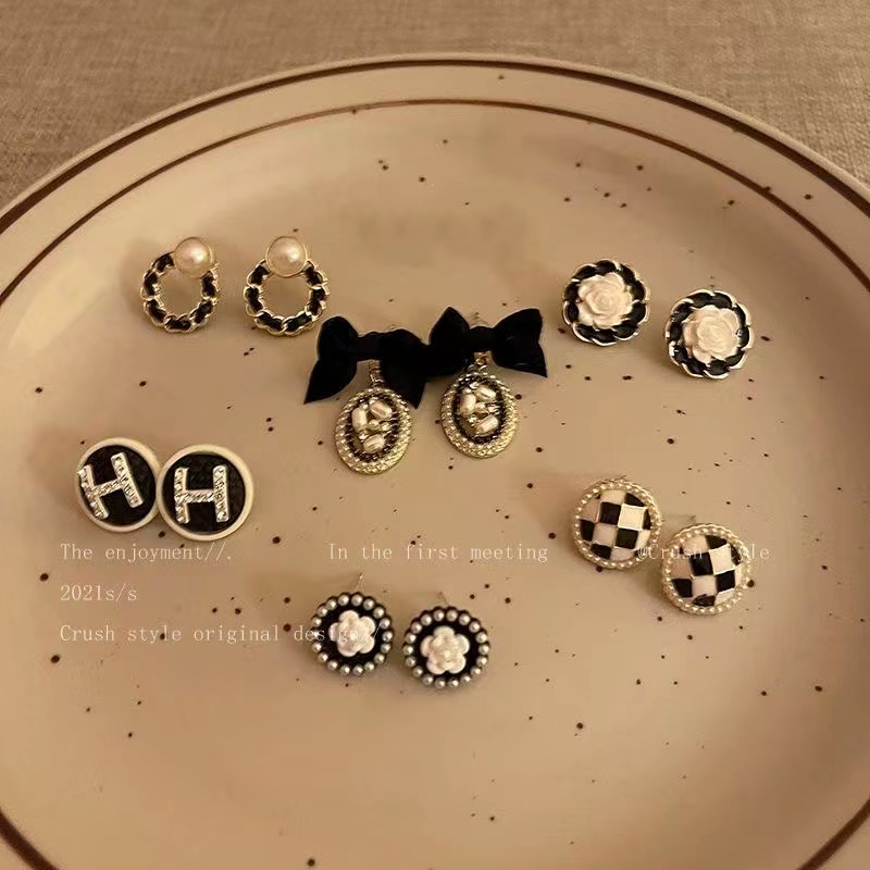 IFYOU Anting Stud Mutiara Bentuk Hati Warna Hitam Gaya Vintage Untuk Wanita