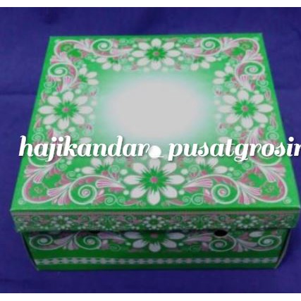 

SEDANG PROMO!!! ( Kardus ) Dus Snack Motif Batik Uk. 20 x 20 ( ECER/PER PCS )