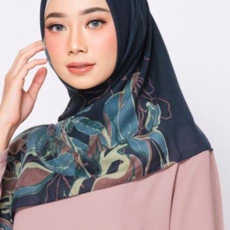ZM Zaskia Mecca - Adonara Navy Scraf Kerudung Segi Empat