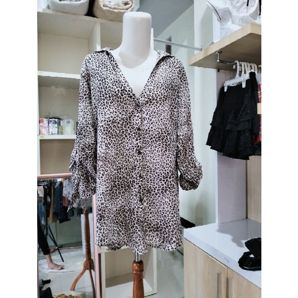 kemeja Zara motif macan