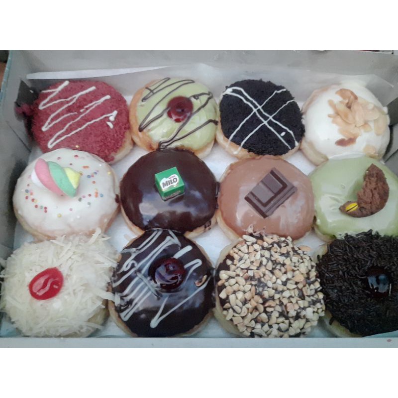 

Donat topping glaze isi 12 pcs