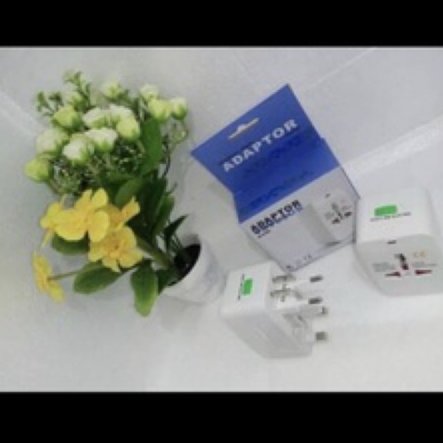 Adaptor Universal / Universal Travel Adaptor / Adaptor Internasional