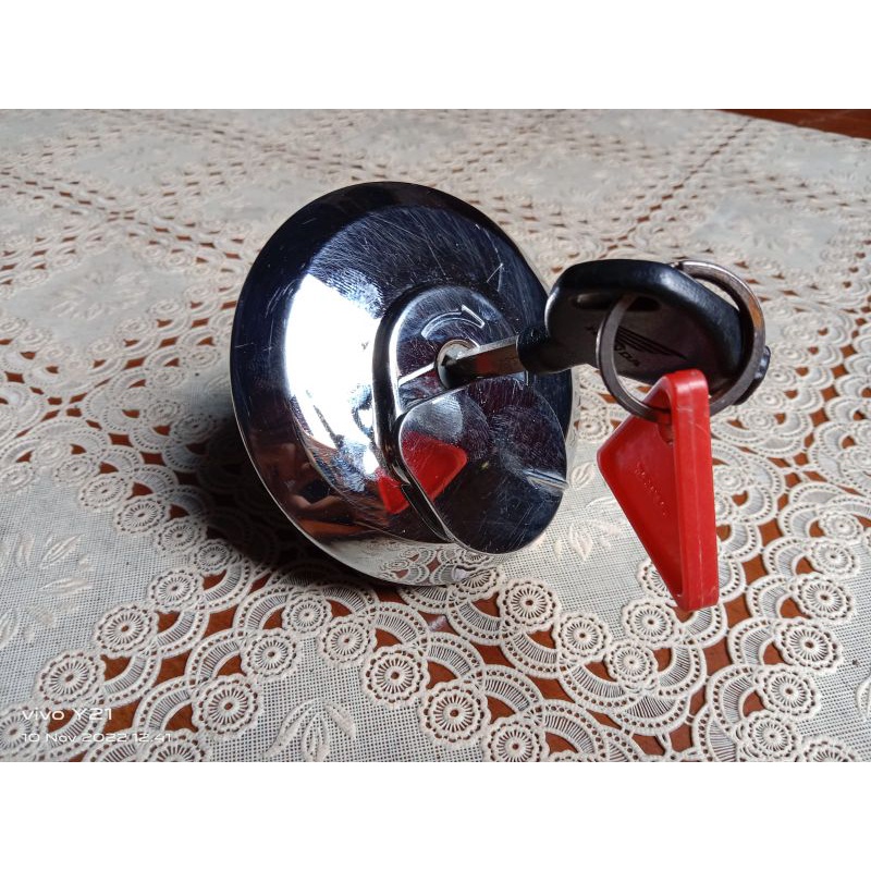 Tutup tengki new megapro monoshok dan tiger,cb150r old, ori copotan motor set kunci..