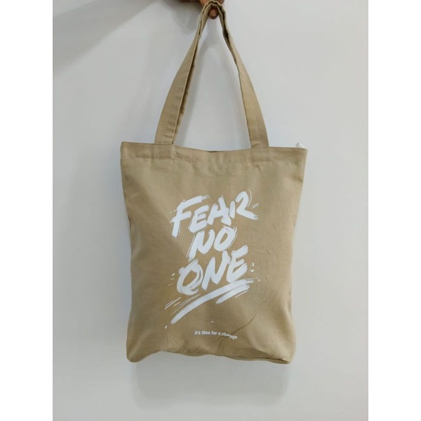 Tas Totebag kanvas Fear No One