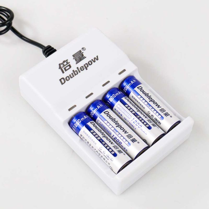 DOUBLEPOW Charger Baterai 4 slot AA/AAA + 4 PCS AA 1200mAh - DP-U82