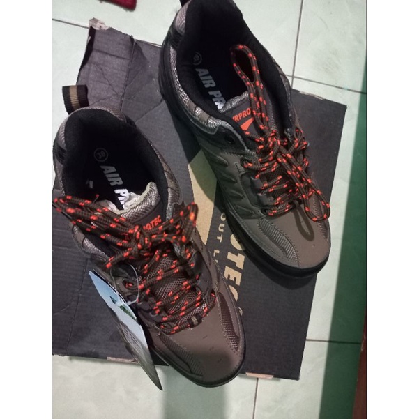 air protec ( sepatu gunung )