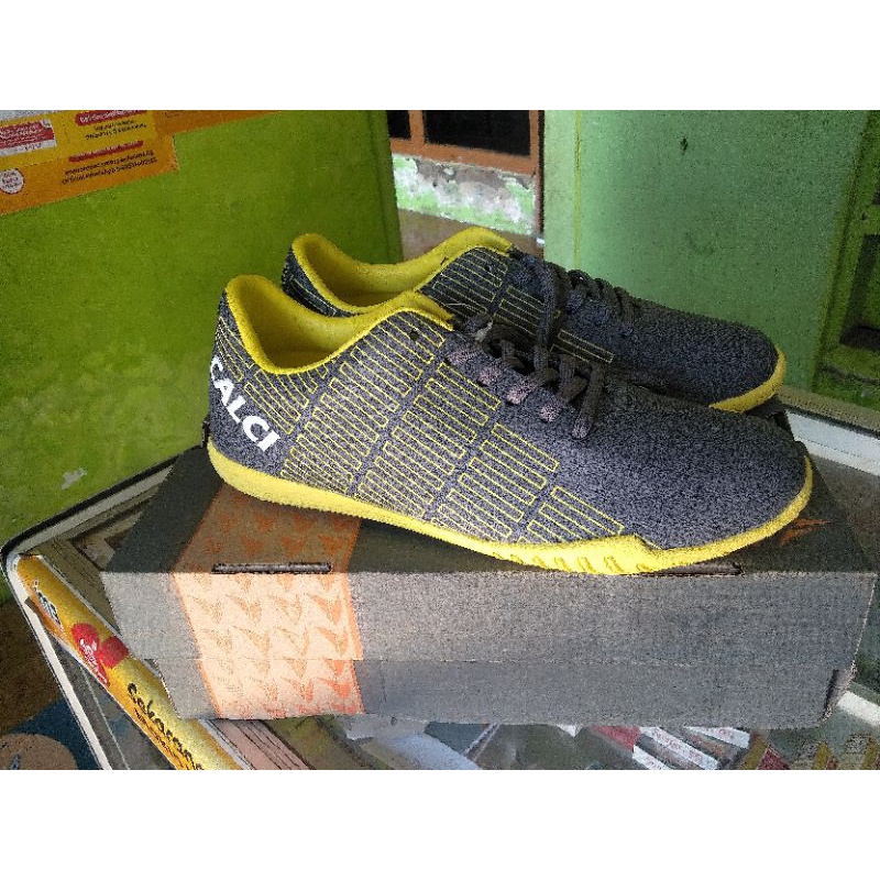 Sepatu futsal original calci