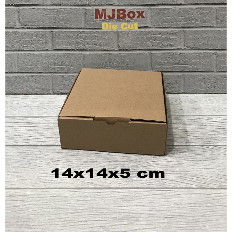 

Kardus/karton/box. uk. 14x14x5 cm..model Die Cut