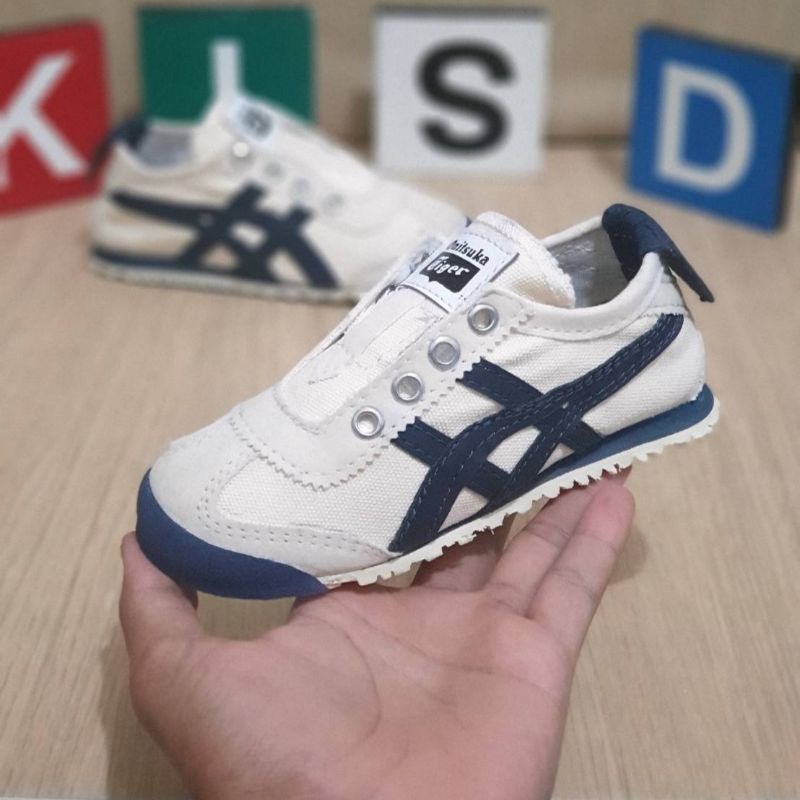 sepatu anak laki laki &amp; sepatu anak perempuan sepatu anak anak sudah termasuk box &amp; free kaus kaki .