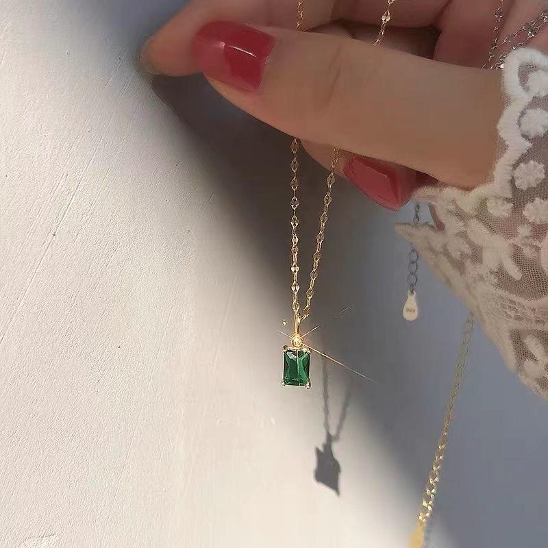 Fashion Wanita Perhiasan Paduan Buatan Persegi Zirkon Liontin Kalung