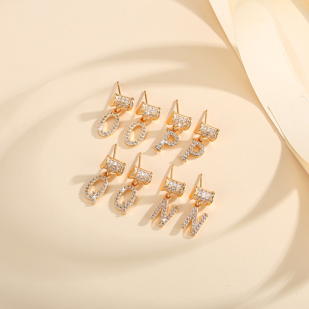 Y827 【Barang spot】Anting Titanium Anti Karat Korea Anting Huruf Kristal Wanita Lapis Emas 18k Stud Earrings