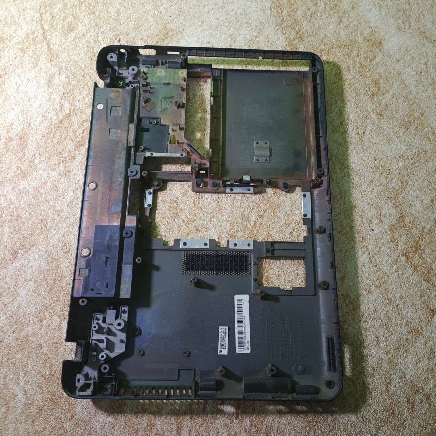 Casing bawah Bottom Case Laptop Toshiba L640 L640D Original