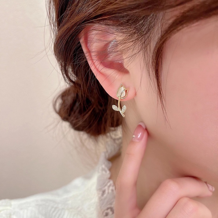 Anting Kalung Rantai Desain Bunga Tulip Aksen Mutiara Permata Warna Emas Silver Gaya Korea Untuk Wanita