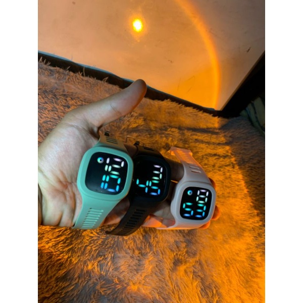 Jam Tangan Digital Wanita Pria Tahan Air Fashion Watch LED Tampilan Layar besar