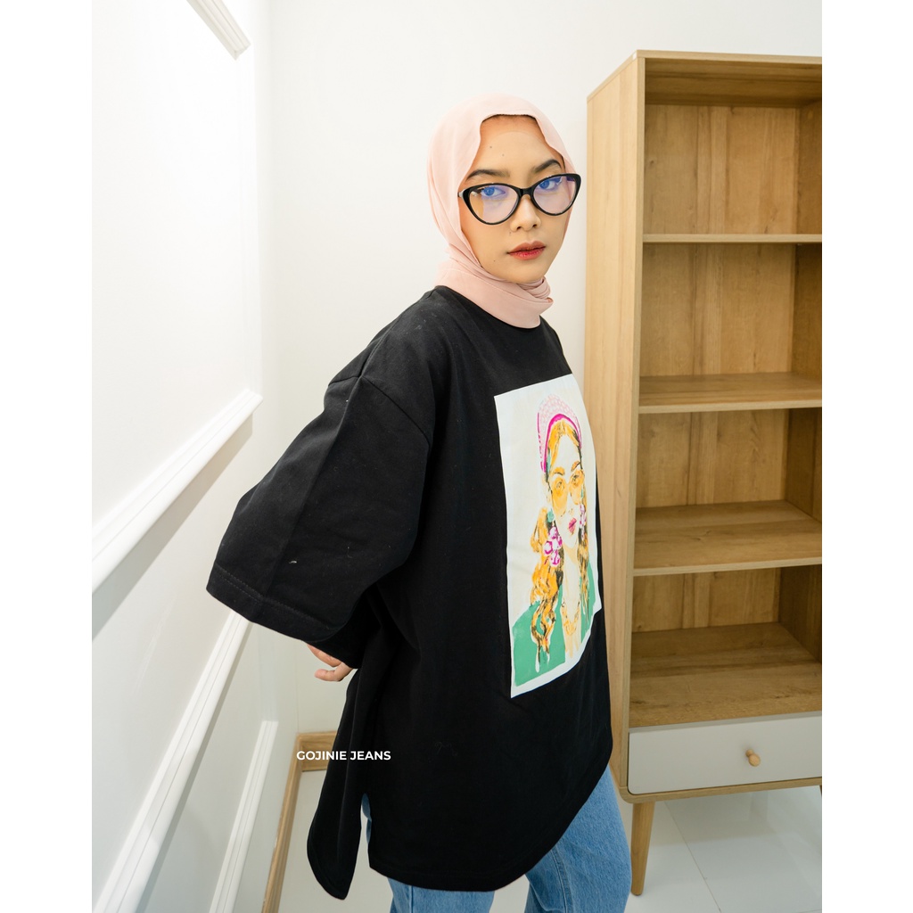GOJINIEJEANS - T-SHIRT OVERSIZE SABLON CEWE HITAM