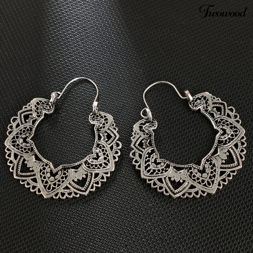 1 Pasang Anting Juntai Bentuk Kelopak Bunga Hollow Bahan Alloy Gaya Bohemian Vintage Untuk Wanita