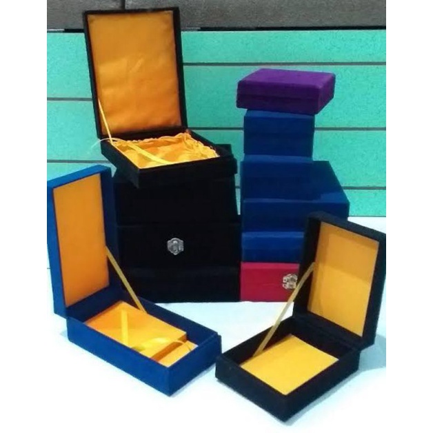 

BOX PLAKAT BELUDRU / TEMPAT PLAKAT TROPHY BELUDRU