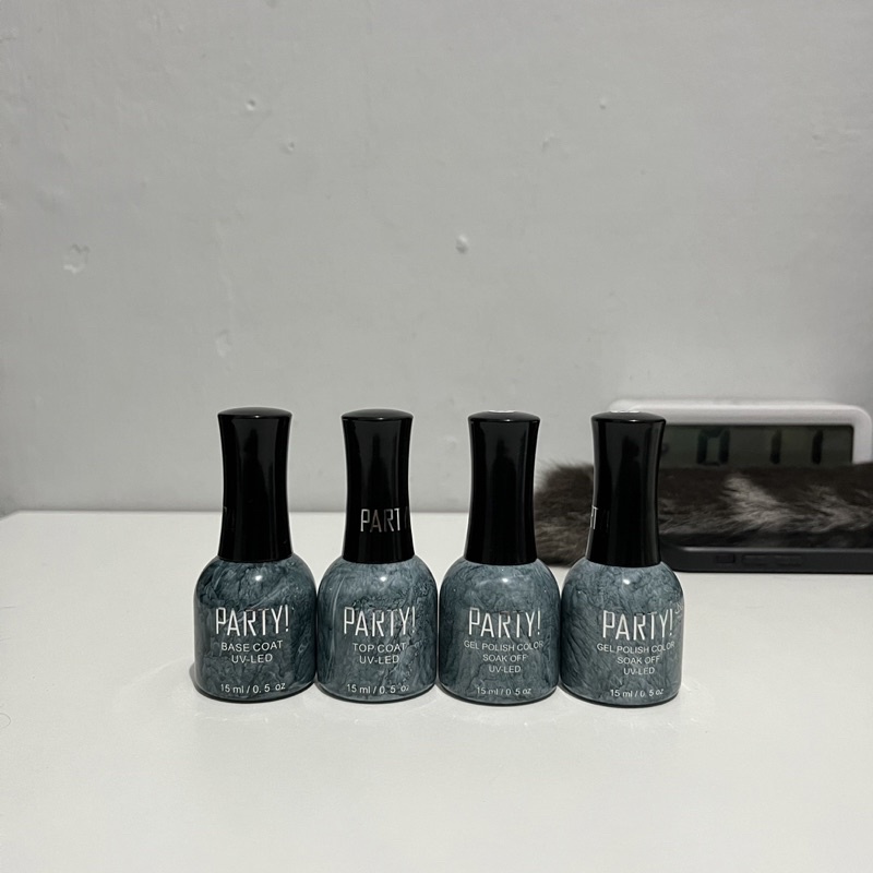 Jual Preloved masih 99 Base coat/ Top coat/ Kutek Party halal/ Party