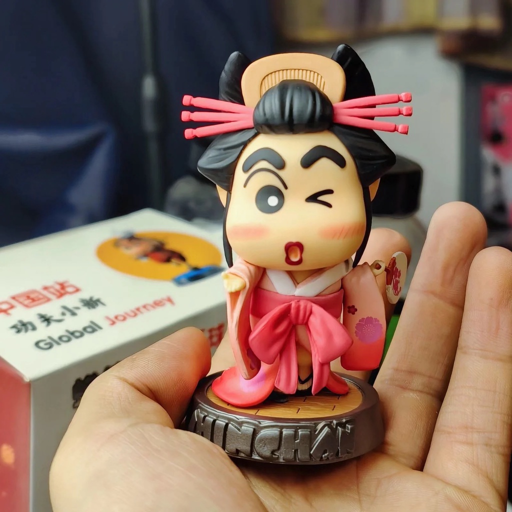 Mainan Boneka Action Figure Crayon Shin-Chan Cos Patung Liberty Gaya China Jepang Untuk Dekorasi Mobil