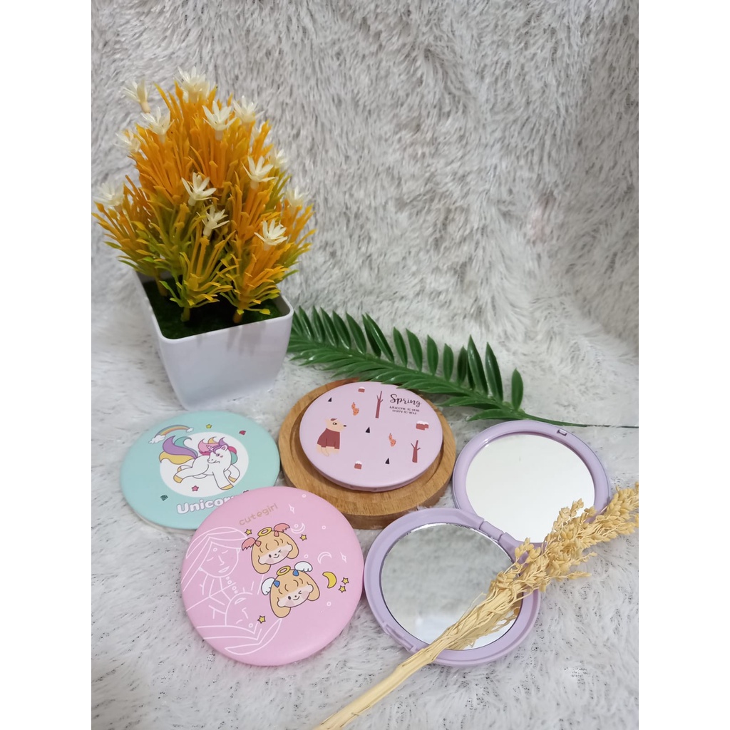 CERMIN MAKE UP ISI 2 - KACA MAKE UP MOTIF LUCU IS 2 / KACA MOTIF ISI 2