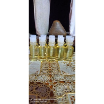 Minyak Sulingan Cendana Wangi