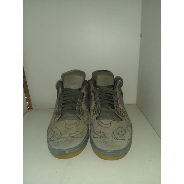 Sepatu Second RETRO 4 KAWS Sz42 Ins26.5