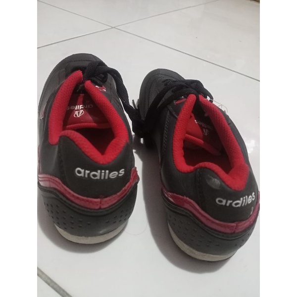 sepatu futsal ardiles hitam merah size 40