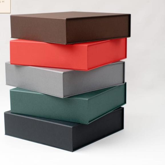 

kotak kado souvenir uk 30x30x8cm Abu-abu