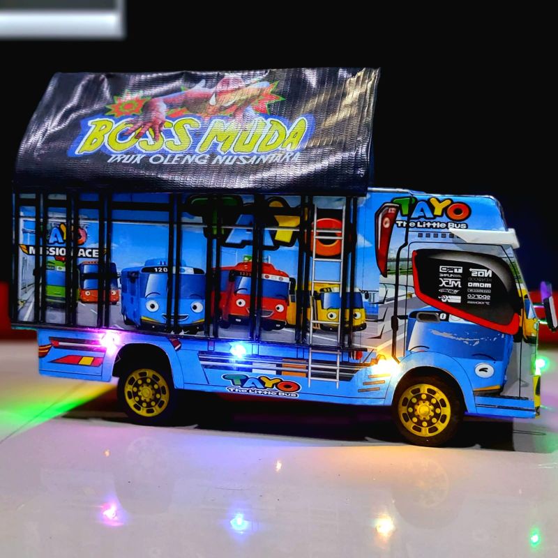 MINIATUR TRUK Livery kartun SUDAH LAMPU DAN TERPAL