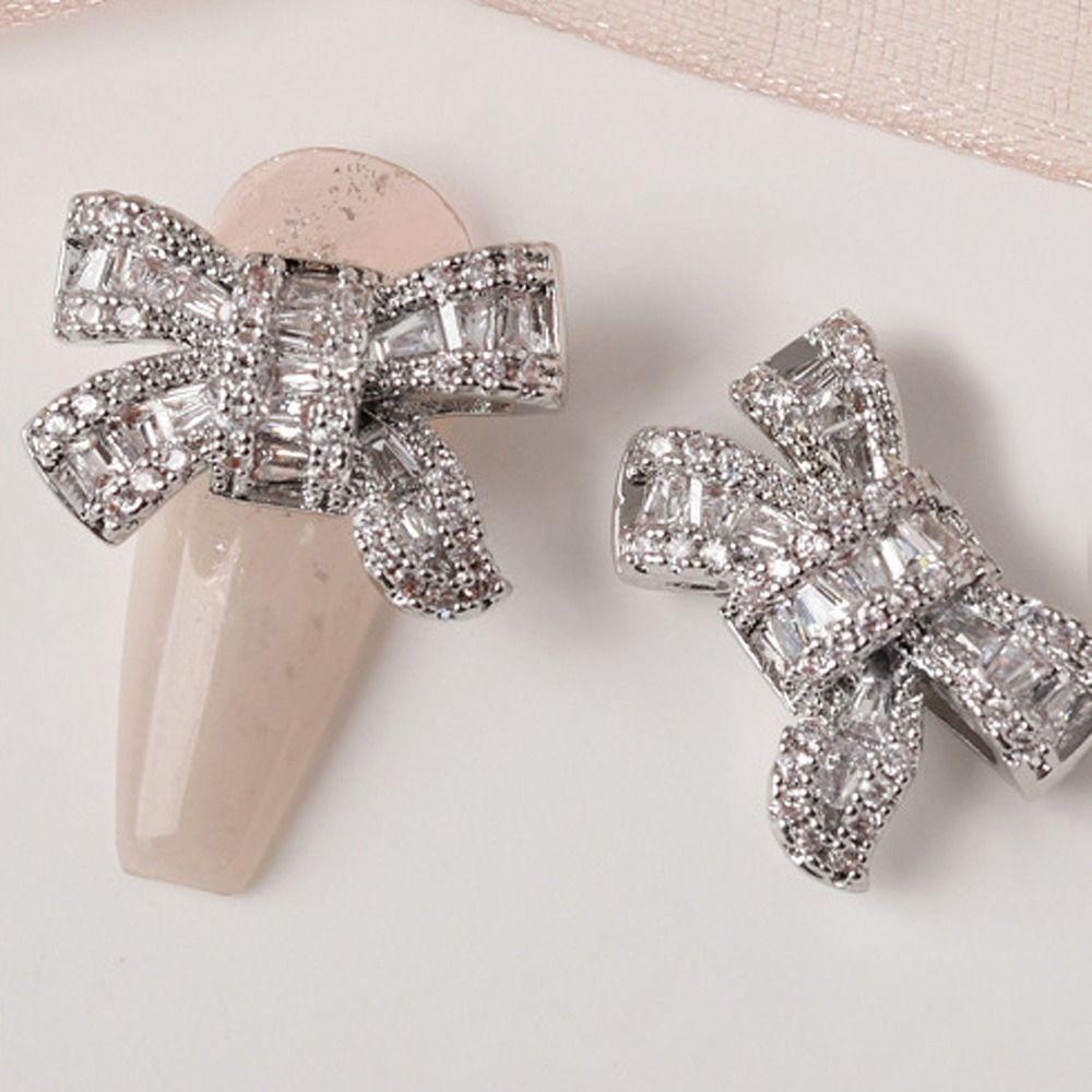 Agustina Kuku Berlian Imitasi Kualitas Tinggi DIY Temperamen 3D Batu Permata High-end Kuku Aksesoris Logam Mengkilap Kristal Nail Art Perhiasan