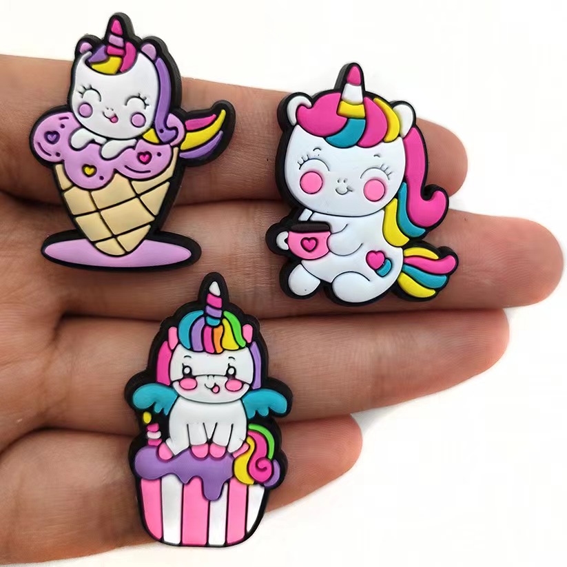 1 Pc Aksesoris Pin buckle Sepatu Bentuk Kartun unicorn Bahan PVC Dapat Dilepas Untuk Hadiah Anak Perempuan