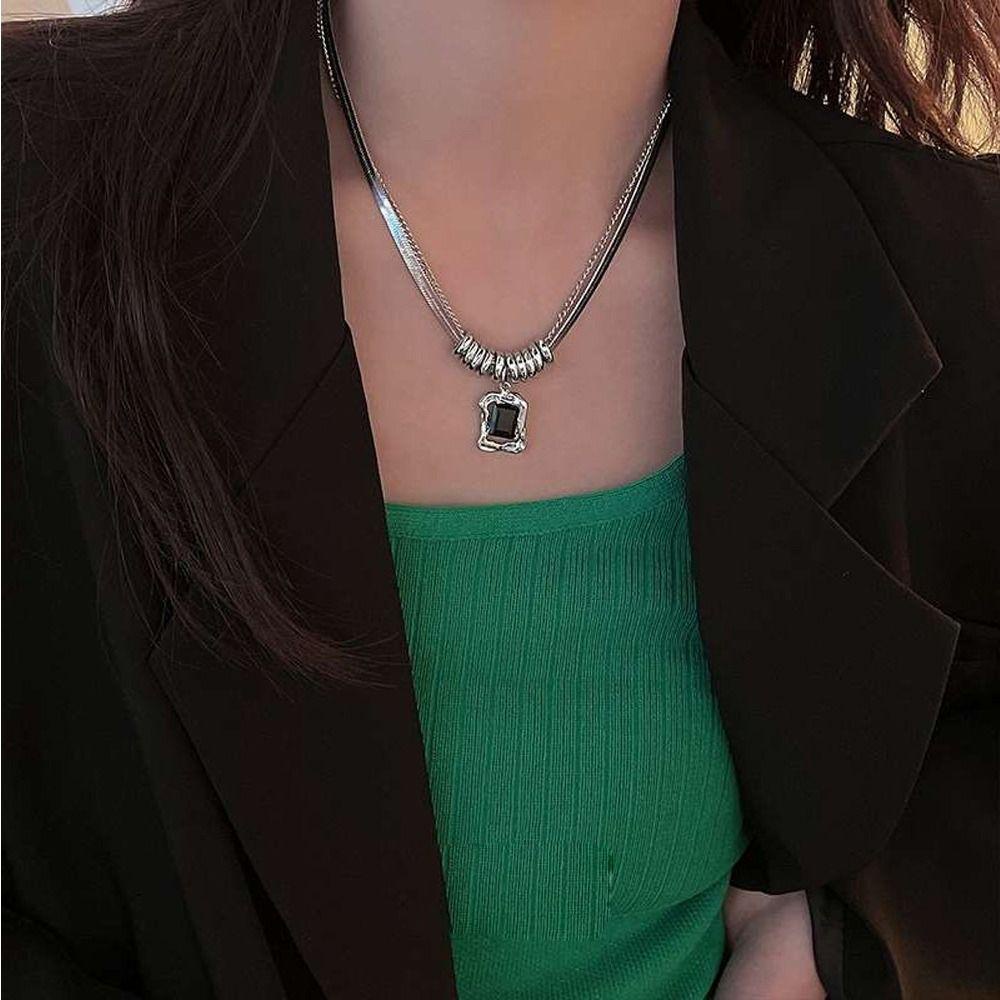Mxbeauty Wanita Kalung Fashion Halus Punk Ganda Lapisan Kristal Liontin Sederhana Sweater Rantai