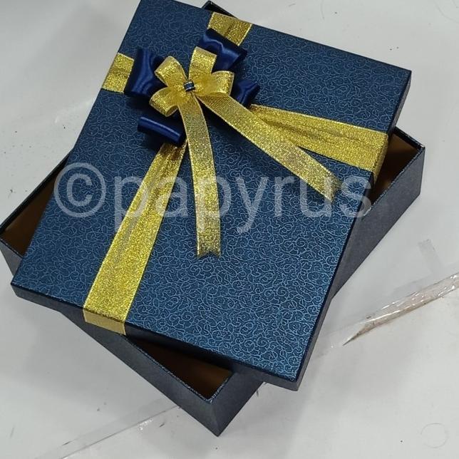 

Papyrus 25x30cm Tinggi 10cm Kotak Kado Gift Box