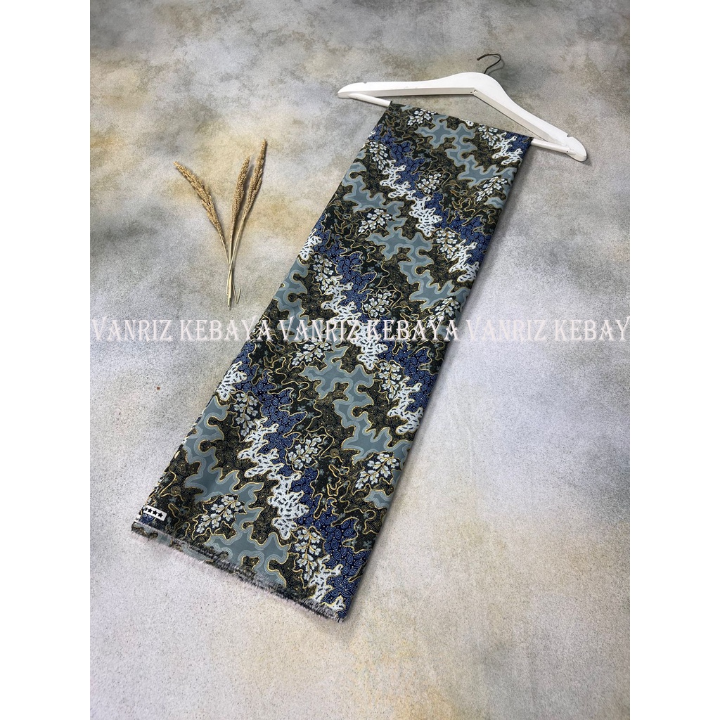 Vanriz Kebaya-Bahan Batik Meteran